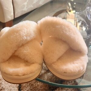 Ugg women’s sandals (Ayana)  - size 7